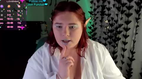 Elina  online show from October 28, 2025, 11:29 pm