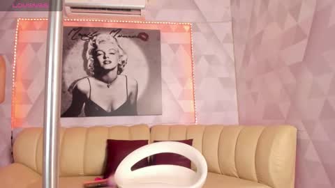 Lily online show from December 21, 2024, 1:10 pm