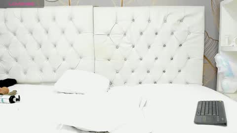 Lily online show from February 9, 2025, 7:41 pm