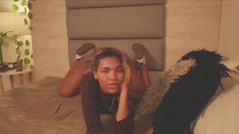 Lily Miiller online show from February 26, 2026, 9:36 pm