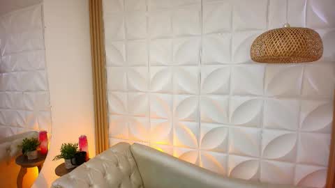 Lily Lauren online show from November 10, 2025, 12:48 pm