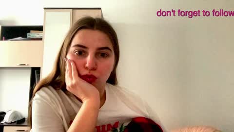 Snapshot of lily_smily chatting on December 19, 2024, 11:29 am Lily online show from December 19, 2024, 11:29 am