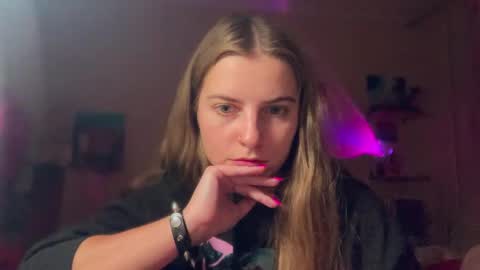 Snapshot of lily_smily chatting on November 16, 2025, 5:40 pm Lily online show from November 16, 2025, 5:40 pm