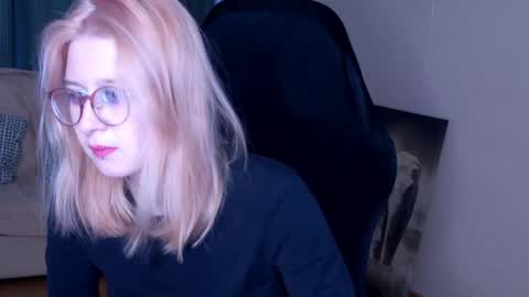 Snapshot of lily_spark_ chatting on May 19, 2026, 1:11 am Lily Spark online show from May 19, 2026, 1:11 am