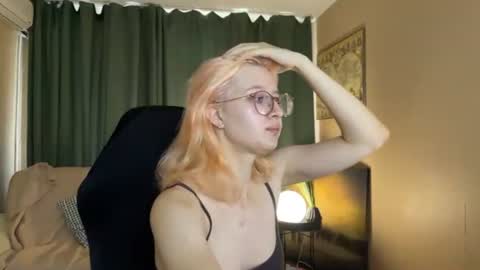 Snapshot of lily_spark_ chatting on June 15, 2026, 1:41 am Lily Spark online show from June 15, 2026, 1:41 am