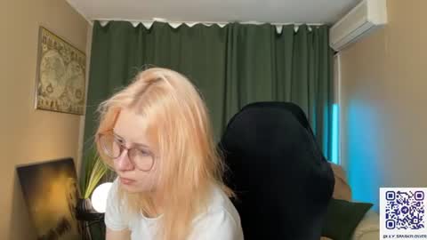 Snapshot of lily_spark_ chatting on June 18, 2026, 1:17 am Lily Spark online show from June 18, 2026, 1:17 am