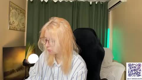 Snapshot of lily_spark_ chatting on June 25, 2026, 5:12 am Lily Spark online show from June 25, 2026, 5:12 am