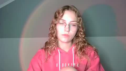 small lily online show from September 14, 2025, 3:33 pm