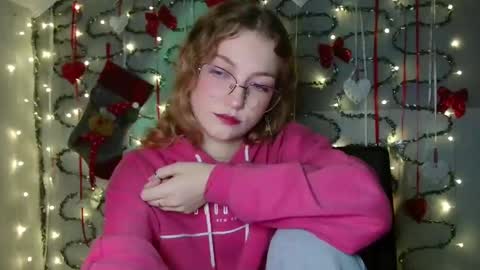 small lily online show from December 16, 2025, 6:13 pm