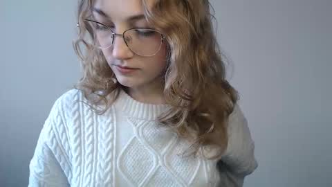 small lily online show from February 26, 2026, 1:10 pm