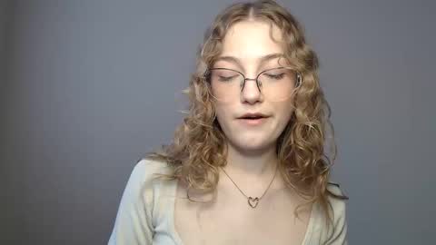 small lily online show from March 11, 2026, 1:17 pm