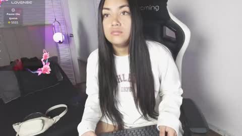 lily_waist online show from November 8, 2025, 10:59 am