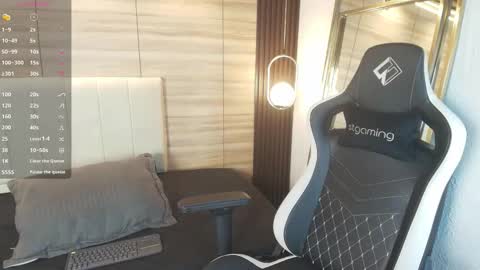 lily_waist online show from February 10, 2026, 11:14 am