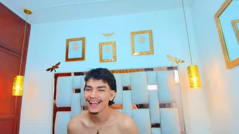 lilyandjuan_ online show from September 20, 2025, 7:48 pm