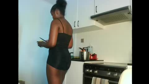 Snapshot of lilycelest chatting on July 18, 2026, 12:09 pm lilycelest online show from July 18, 2026, 12:09 pm