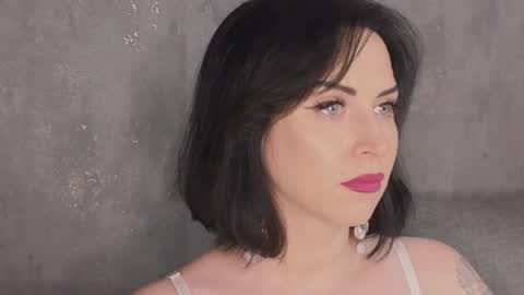 Snapshot of lilyconor chatting on May 20, 2026, 11:27 am Lily online show from May 20, 2026, 11:27 am