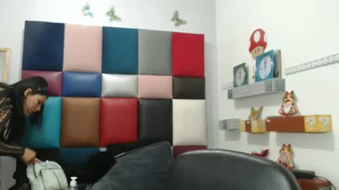 lilyjamesx online show from January 19, 2025, 2:49 pm