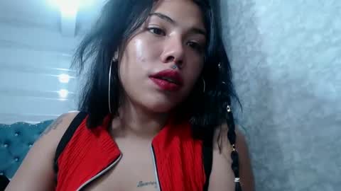 lilyjamesx online show from March 3, 2025, 8:00 pm