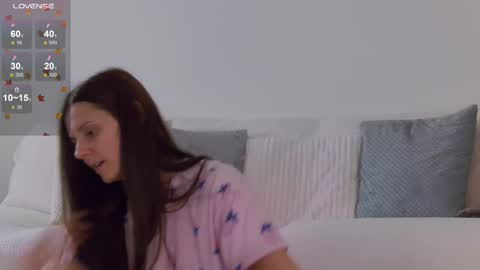 Lily online show from November 8, 2025, 2:06 pm