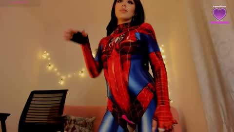 Snapshot of lilyrouse_ chatting on January 16, 2025, 5:00 am lily help me to collect more cosplay online show from January 16, 2025, 5:00 am
