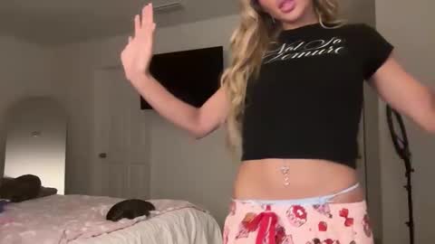 lilysummers21208 online show from January 17, 2026, 11:41 pm