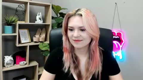 Snapshot of lilysweetxo chatting on July 2, 2026, 6:41 am Lily online show from July 2, 2026, 6:41 am