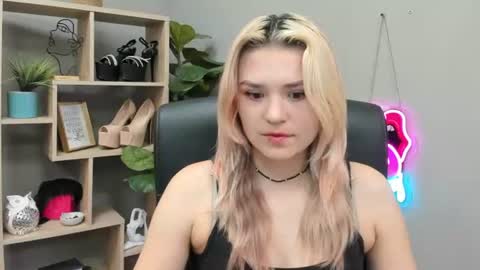 Snapshot of lilysweetxo chatting on July 20, 2026, 6:38 am Lily online show from July 20, 2026, 6:38 am