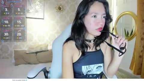 Snapshot of lilythea_ chatting on May 1, 2026, 9:30 pm lilythea_ online show from May 1, 2026, 9:30 pm