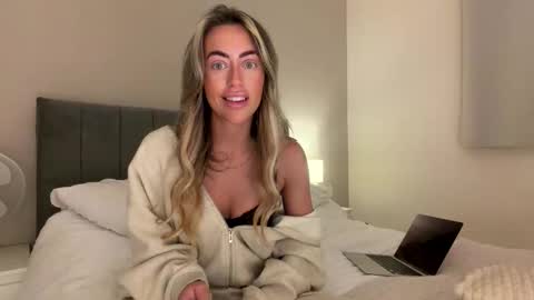 lilyxobloom online show from March 9, 2026, 10:03 pm