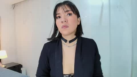  Lina Bedoya  online show from October 8, 2025, 11:30 am