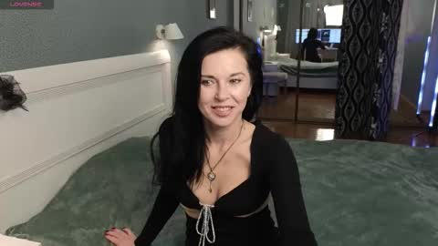 lina_flore online show from December 5, 2025, 8:16 pm