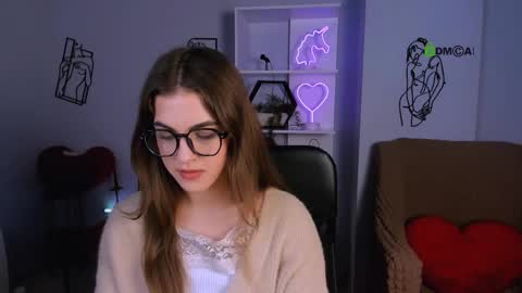 lina_fox12 online show from October 6, 2025, 12:24 pm