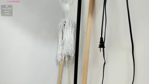   online show from October 28, 2025, 11:47 am