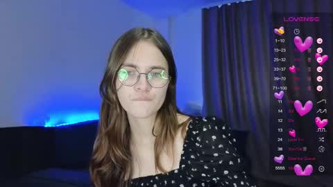 lina hall online show from September 18, 2025, 12:18 pm