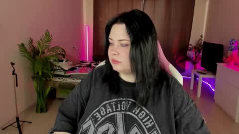 lina_linx online show from September 15, 2025, 6:57 am