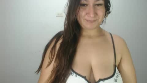 iiisabella online show from November 29, 2025, 9:34 am