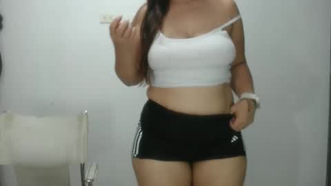 iiisabella online show from February 16, 2026, 3:46 am