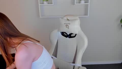 LINA online show from October 13, 2025, 3:17 am