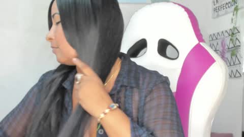 LINA SANCHEZ online show from December 3, 2024, 7:00 pm