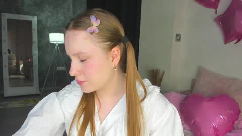 Snapshot of lina_smilee chatting on June 5, 2026, 6:52 am Lina online show from June 5, 2026, 6:52 am