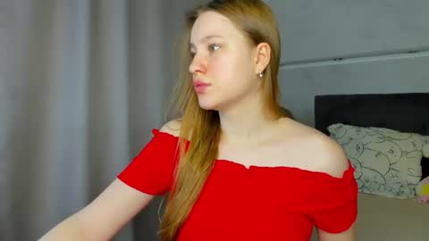 Snapshot of lina_smilee chatting on June 28, 2026, 1:11 am Lina online show from June 28, 2026, 1:11 am