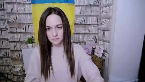 Lina online show from September 28, 2025, 7:47 am