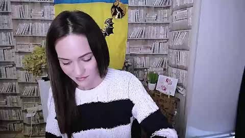 Lina online show from October 18, 2025, 9:32 am