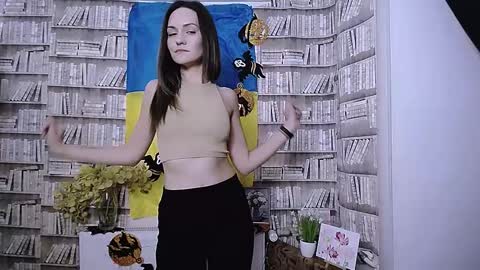 Lina online show from October 22, 2025, 6:35 am