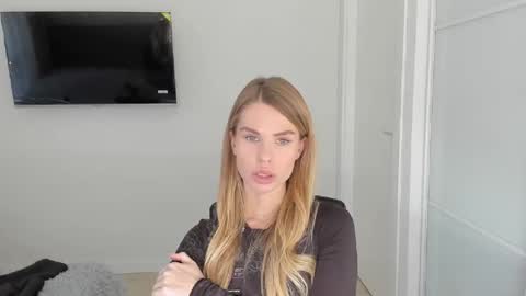 Snapshot of linabey chatting on October 25, 2025, 12:13 pm linabey online show from October 25, 2025, 12:13 pm