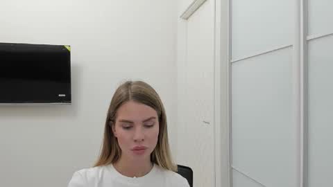 Snapshot of linabey chatting on October 26, 2025, 2:56 pm linabey online show from October 26, 2025, 2:56 pm