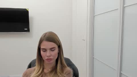 Snapshot of linabey chatting on October 29, 2025, 3:03 pm linabey online show from October 29, 2025, 3:03 pm