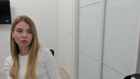 Snapshot of linabey chatting on November 4, 2025, 1:54 pm linabey online show from November 4, 2025, 1:54 pm