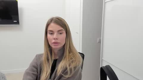 Snapshot of linabey chatting on November 8, 2025, 4:18 pm linabey online show from November 8, 2025, 4:18 pm