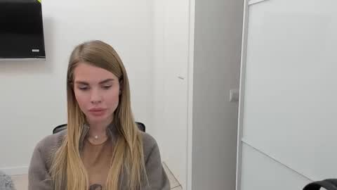 Snapshot of linabey chatting on November 9, 2025, 10:57 am linabey online show from November 9, 2025, 10:57 am